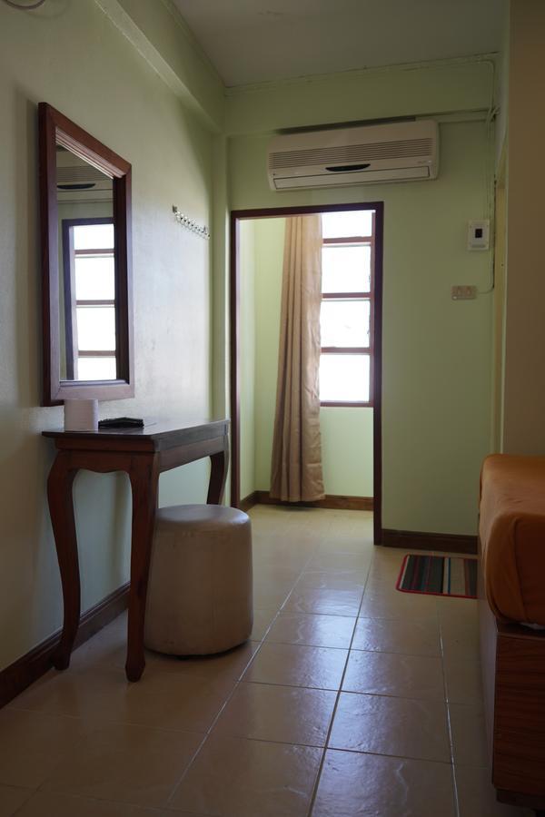 The River Guest House Чантабури Екстериор снимка